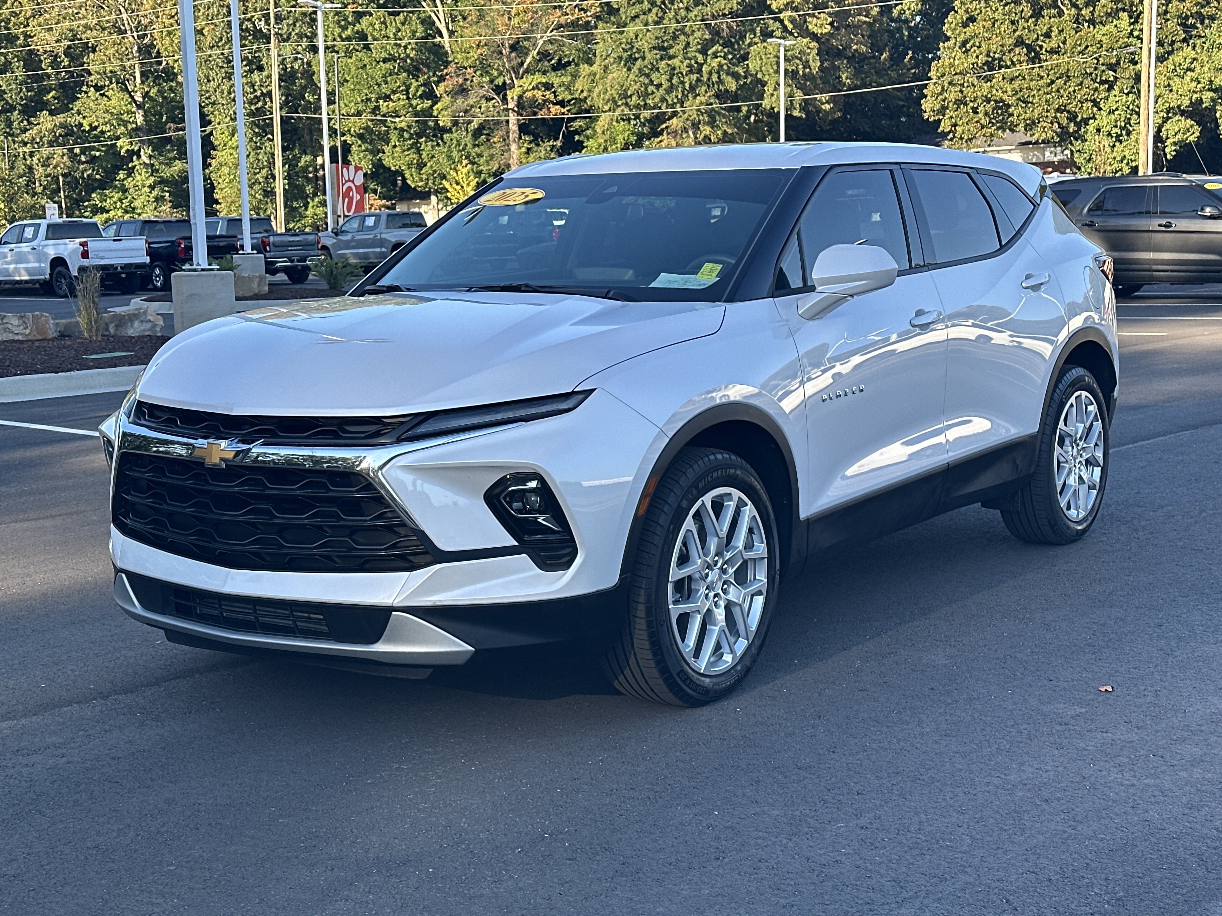 Used 2025 Chevrolet Blazer LT w/ Driver Confidence Package FWD image 4