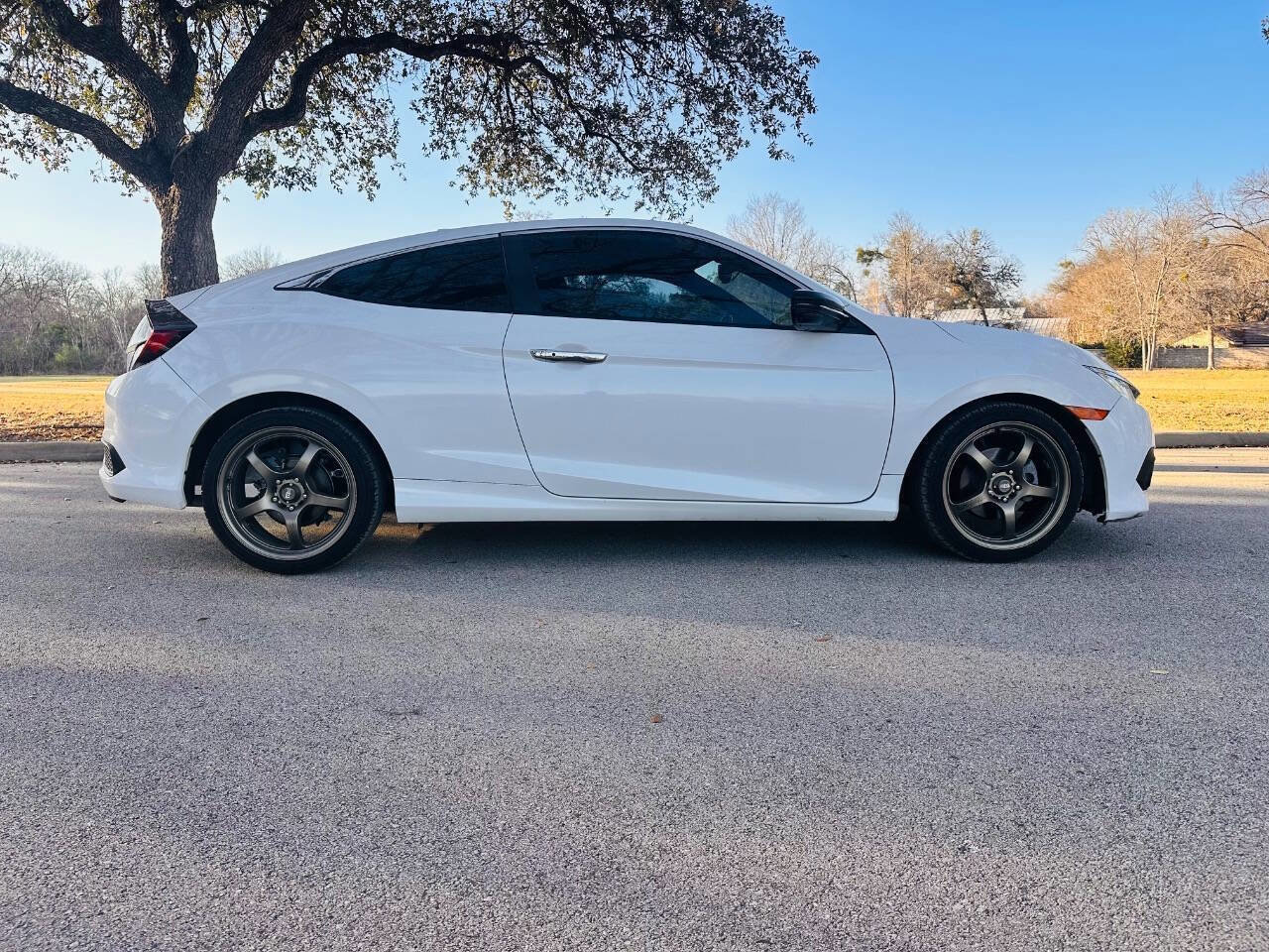 Used 2016 Honda Civic Touring image 4