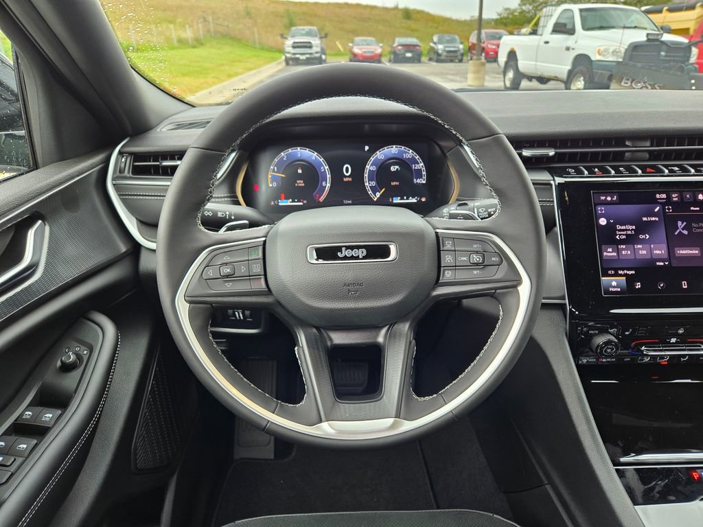 New 2025 Jeep Grand Cherokee L Laredo image 16