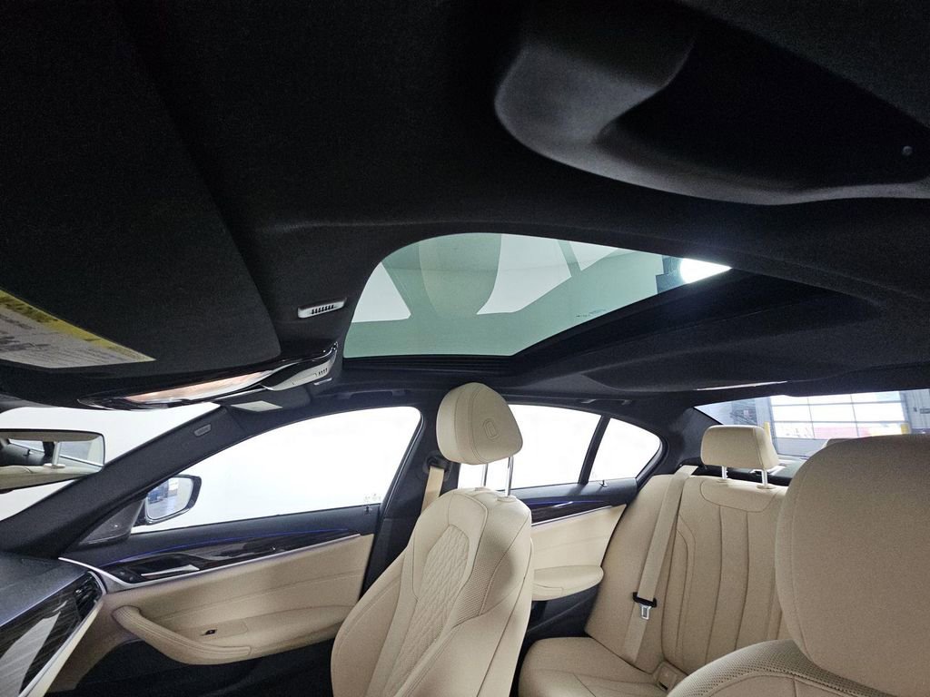 Used 2022 BMW 530i xDrive w/ Premium Package image 14