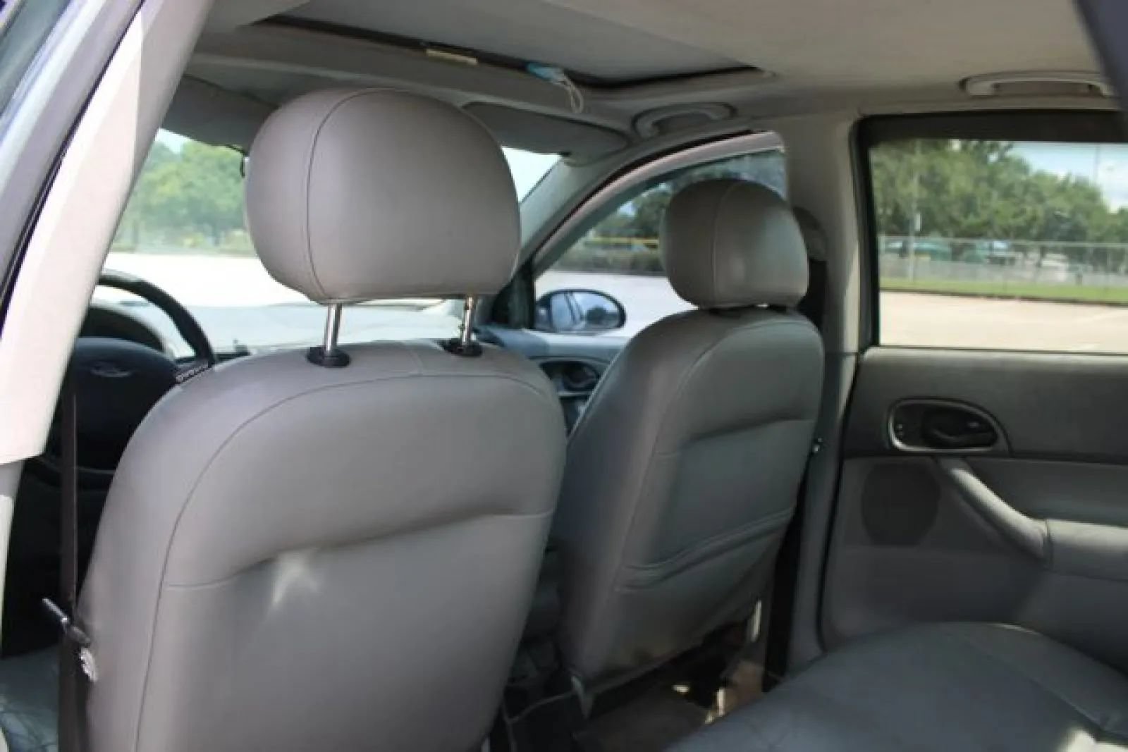Used 2005 Ford Focus S FWD image 15