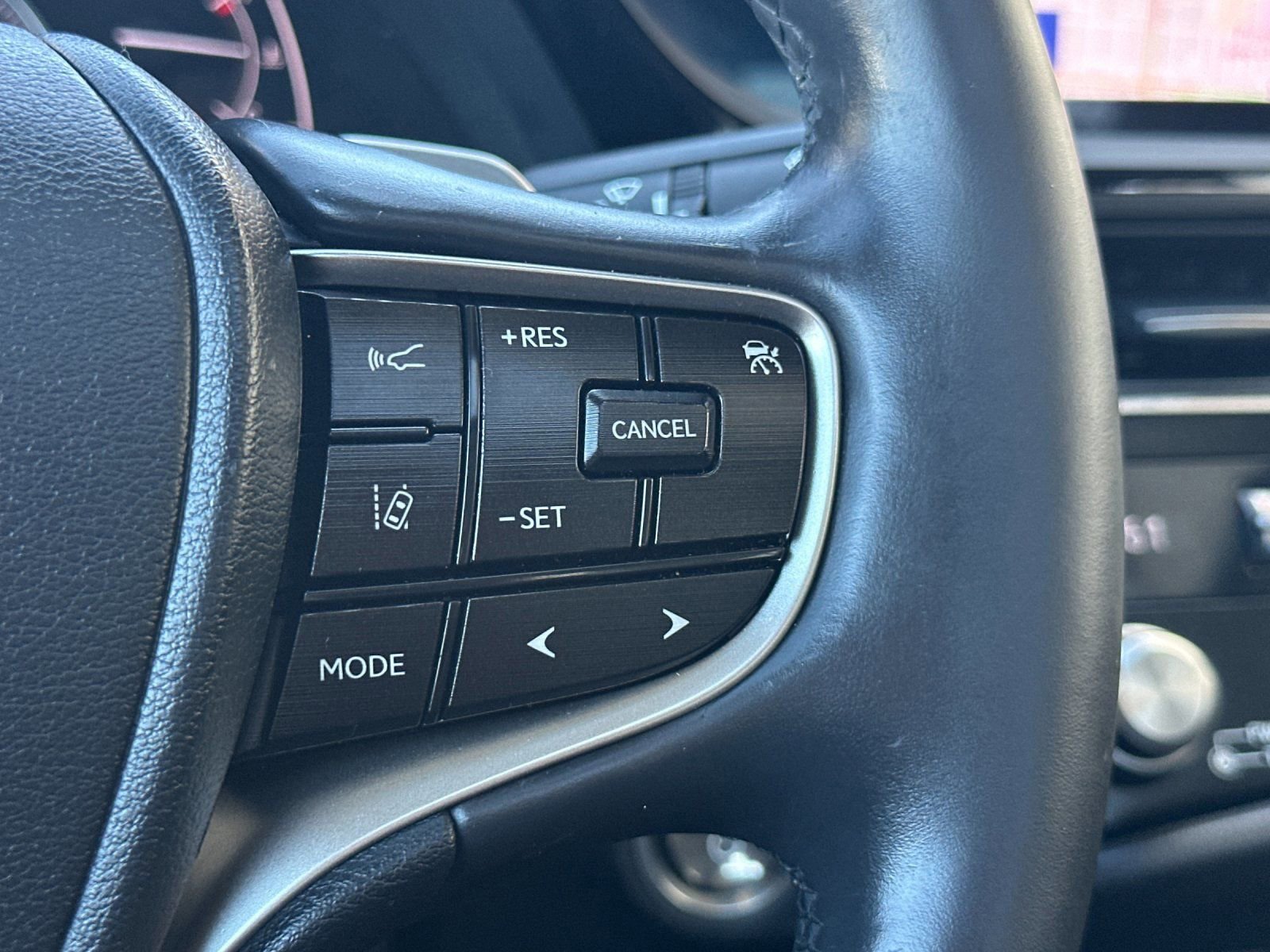 Used 2024 Lexus ES 300h w/ Premium Package image 28
