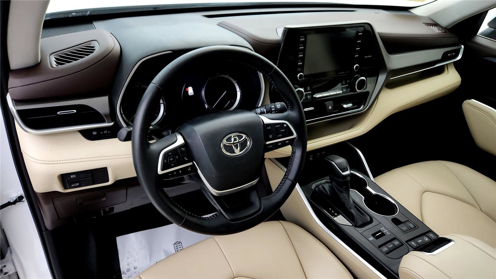 Used 2022 Toyota Highlander XLE image 36