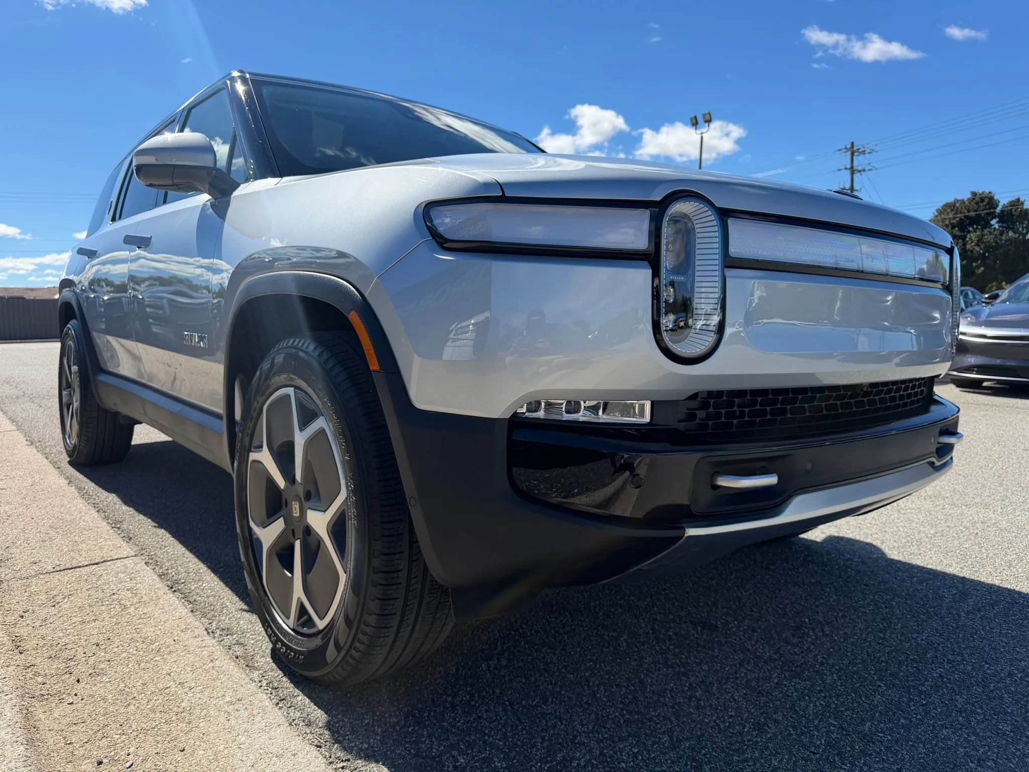 Used 2024 Rivian R1S Adventure Dual AWD/4WD image 28