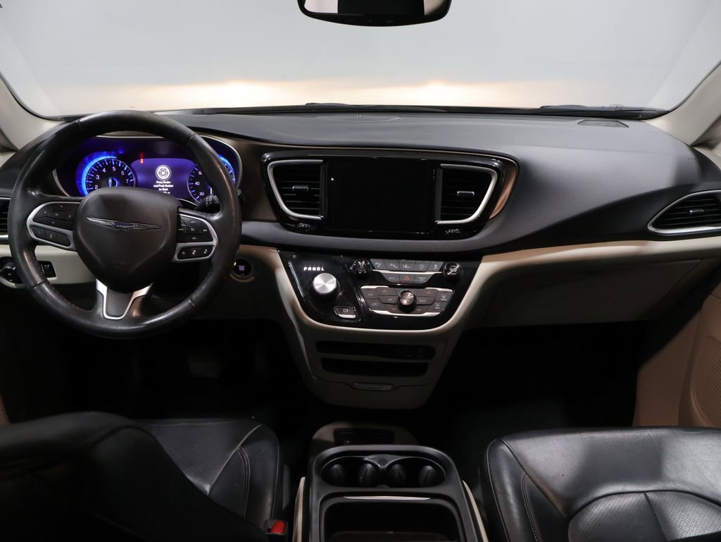 Used 2019 Chrysler Pacifica Touring-L w/ Advanced Safetytec Group image 17