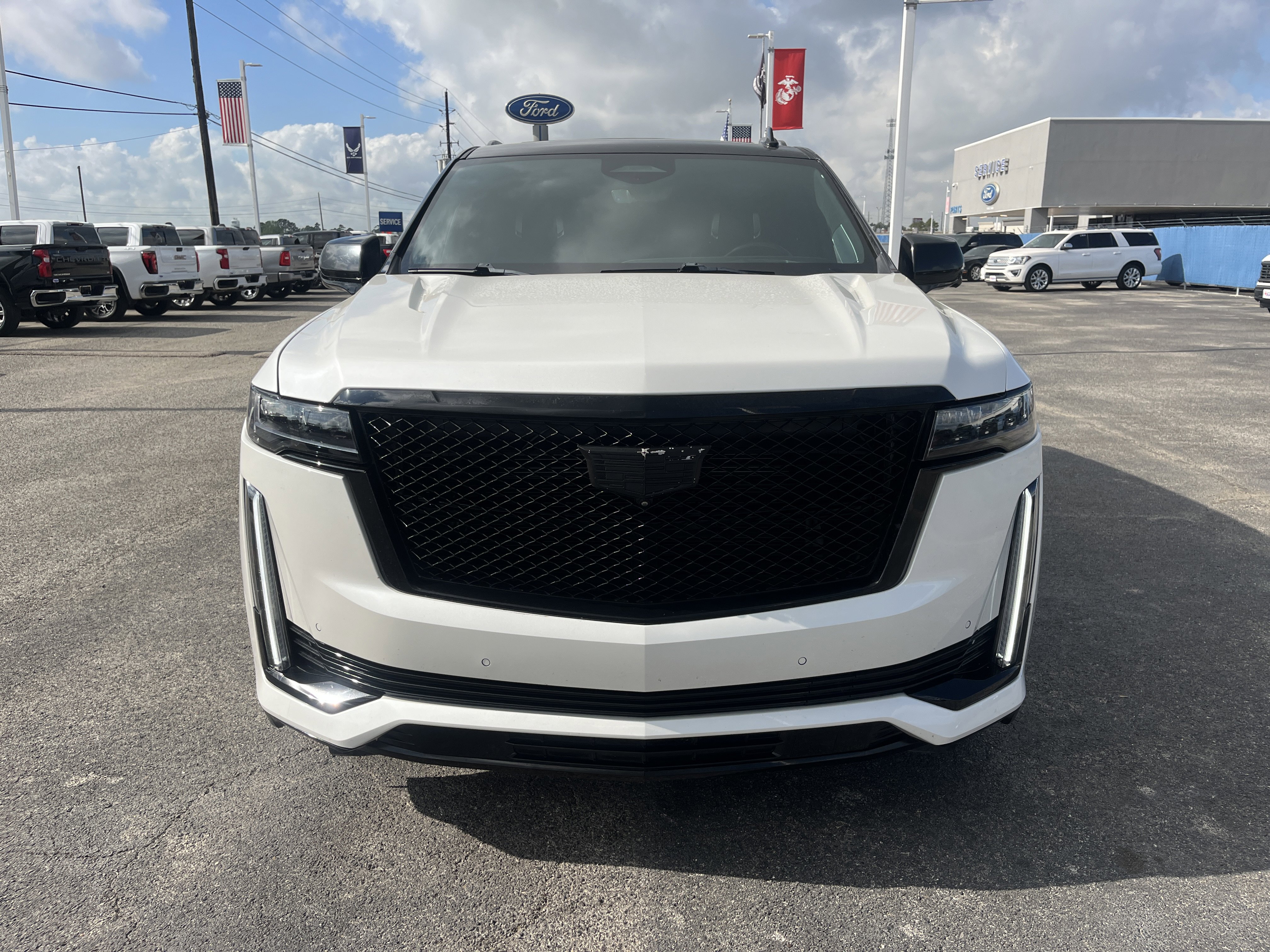 Used 2023 Cadillac Escalade Sport Platinum w/ LPO, ONYX Package image 8