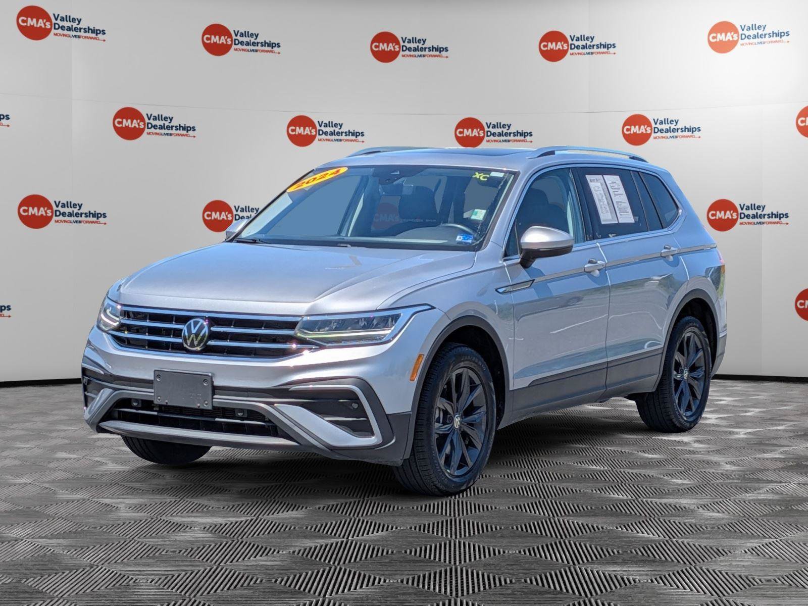 Used 2024 Volkswagen Tiguan SE w/ Panoramic Sunroof Package