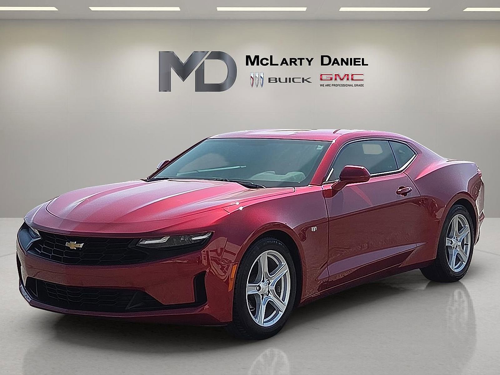 Used 2020 Chevrolet Camaro LT RWD image 2