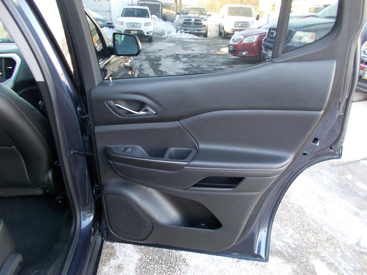 Used 2019 GMC Acadia SLT image 19