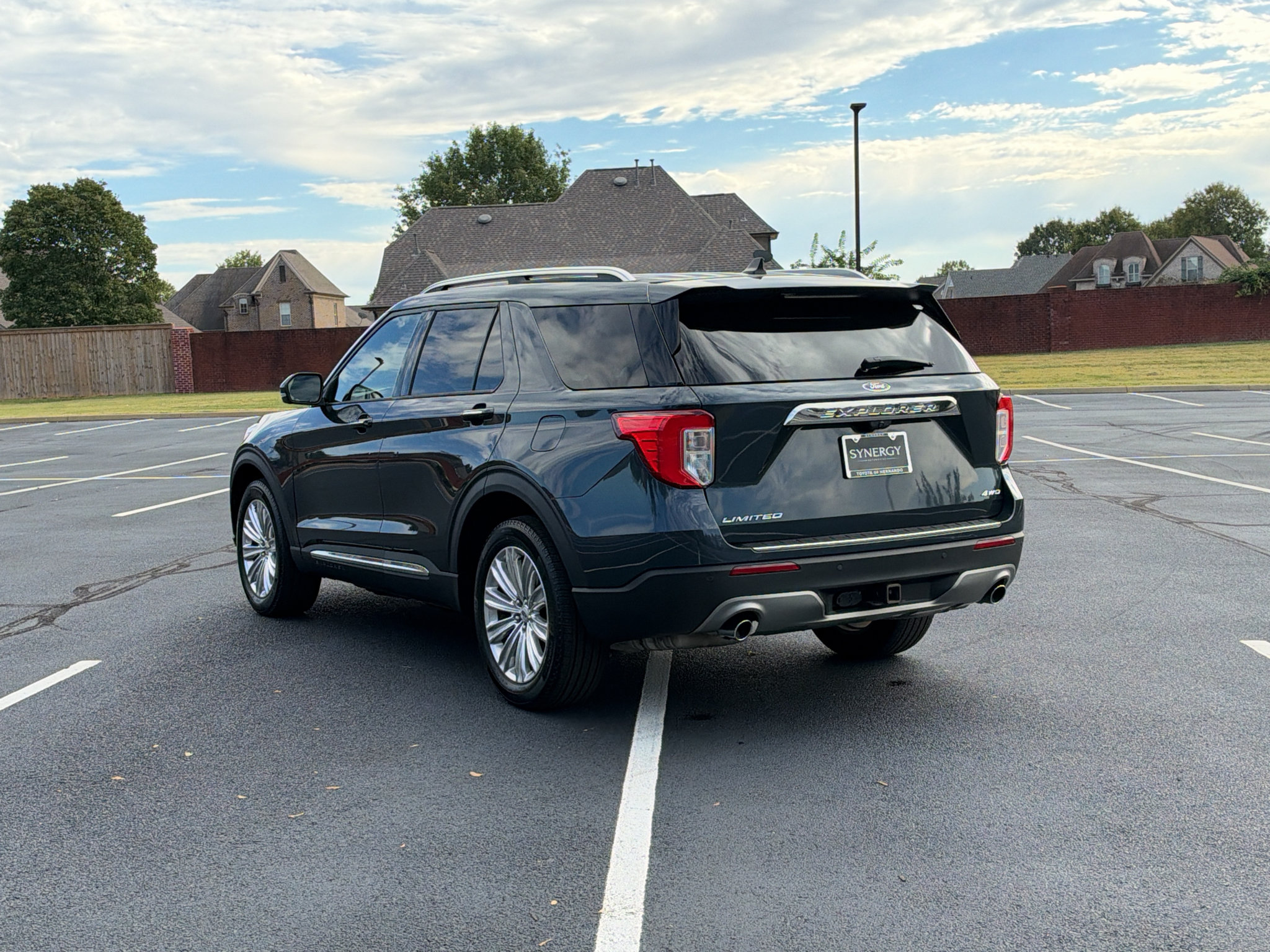 Used 2022 Ford Explorer Limited w/ Limited Technology Package AWD/4WD image 8