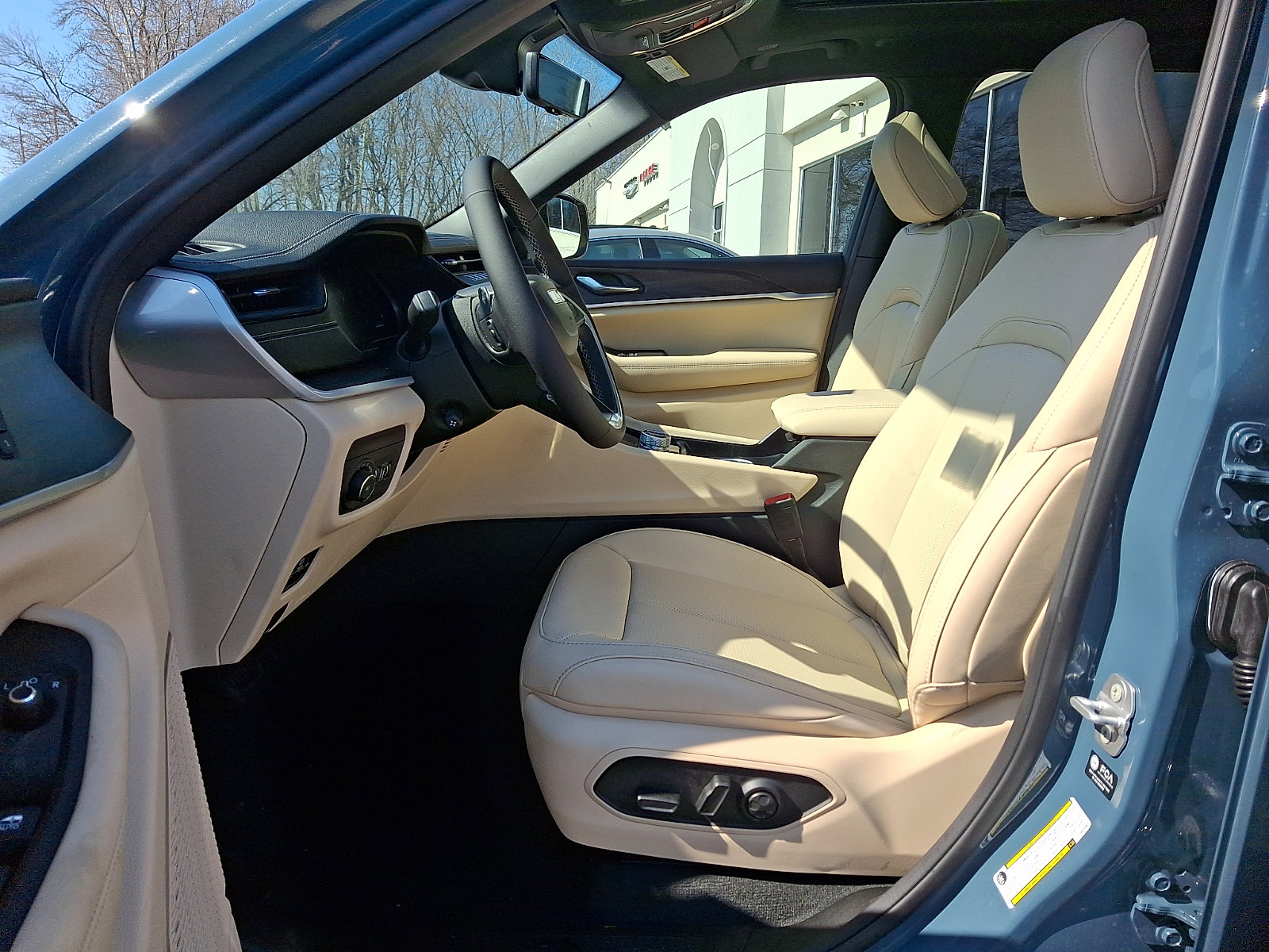 New 2026 Jeep Grand Cherokee Limited w/ Luxury Tech Group II image 10