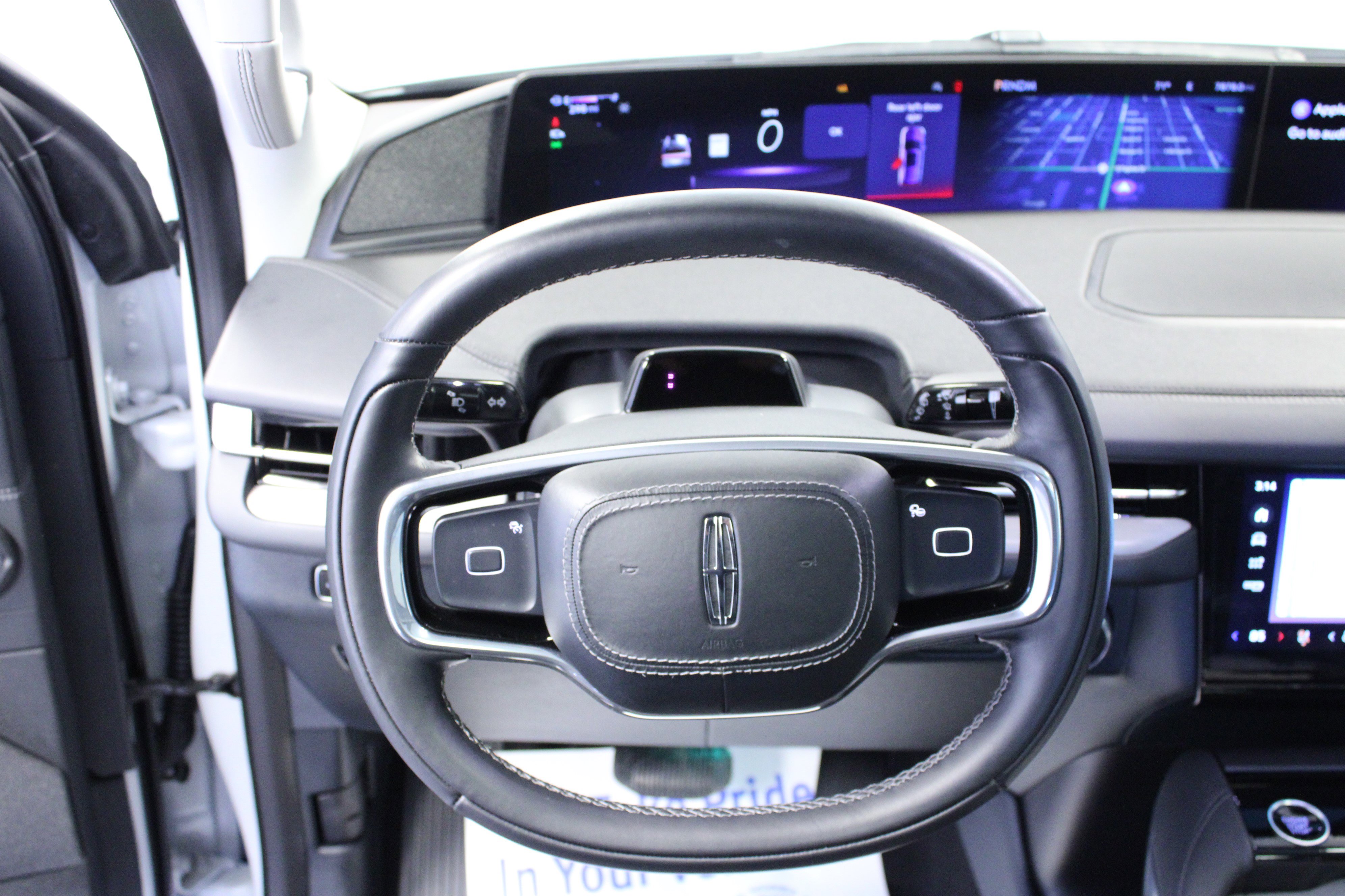 Used 2025 Lincoln Navigator L Reserve image 18