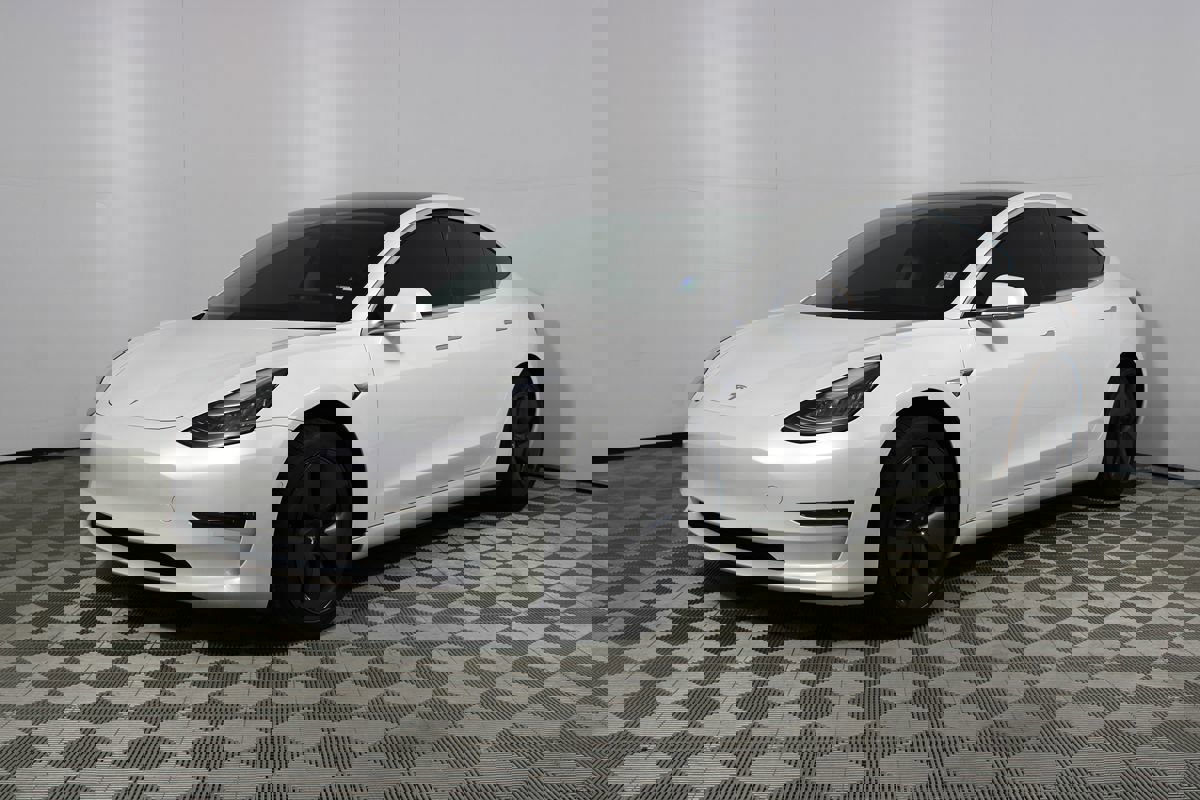 Used 2019 Tesla Model 3 Standard Range Plus image 3