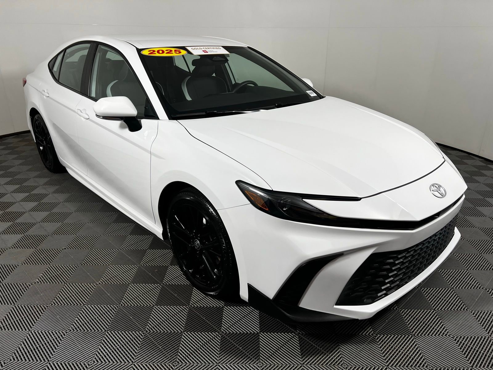 Certified 2025 Toyota Camry SE image 2