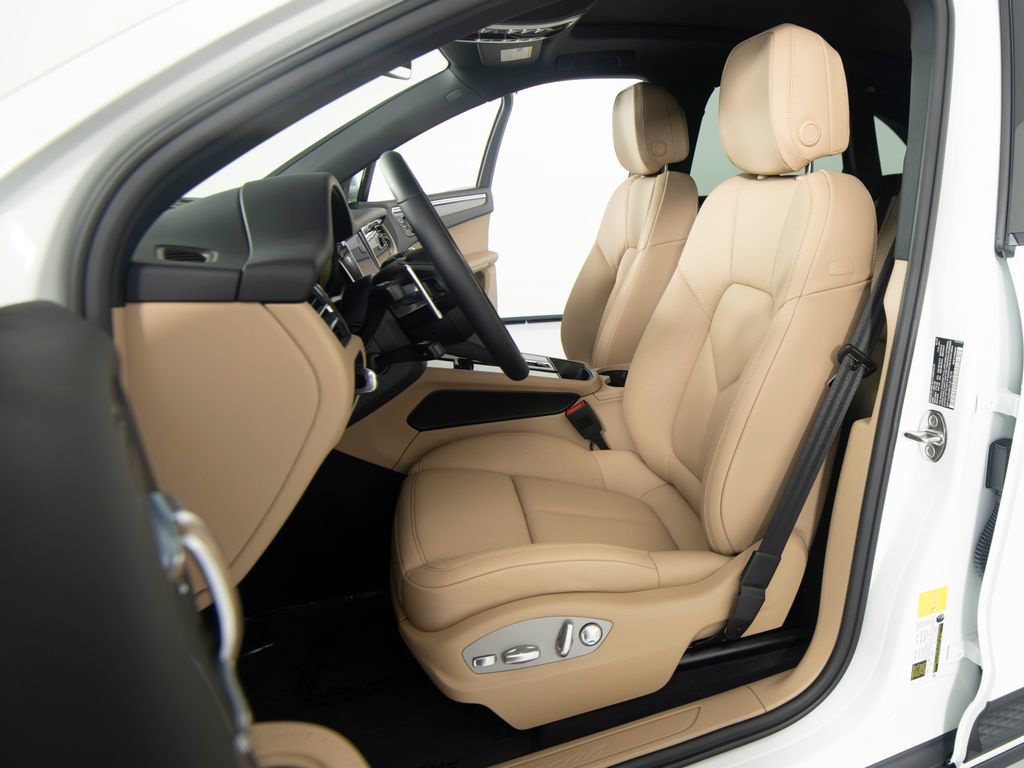 New 2026 Porsche Macan AWD/4WD image 15