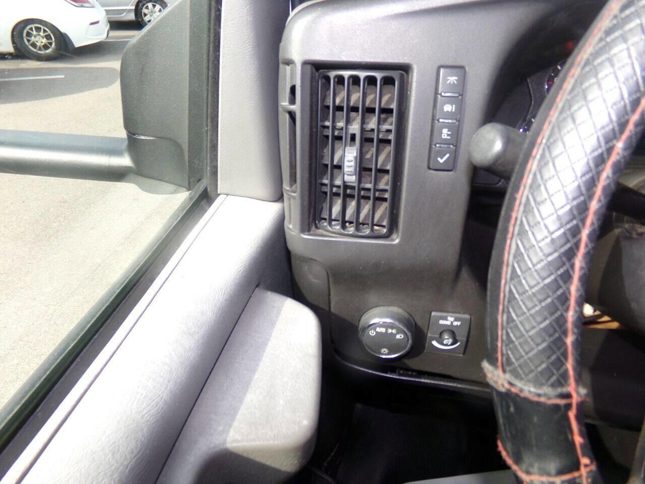 Used 2009 Chevrolet Express 3500 image 44