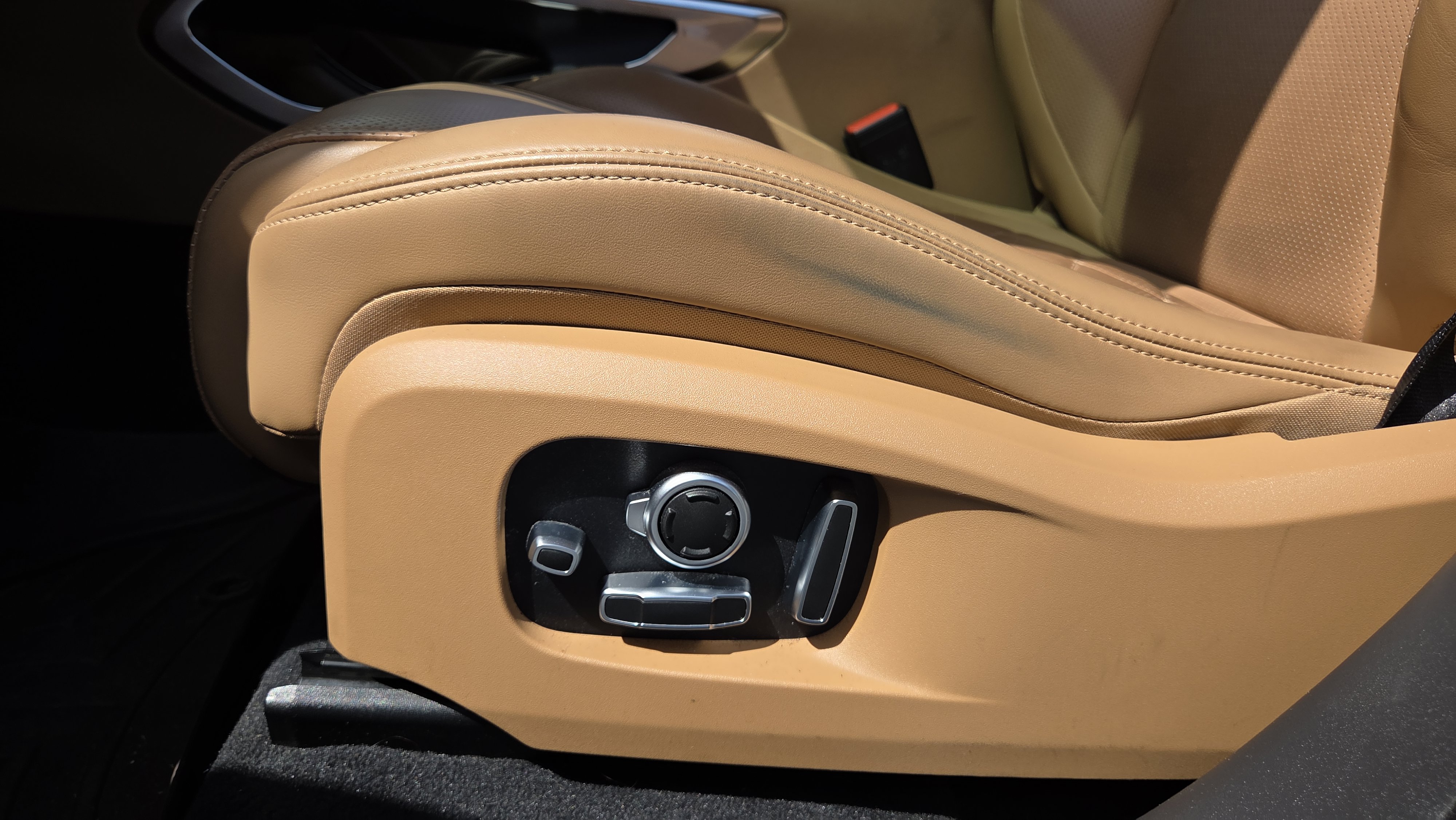 Used 2022 Jaguar F-PACE S image 10