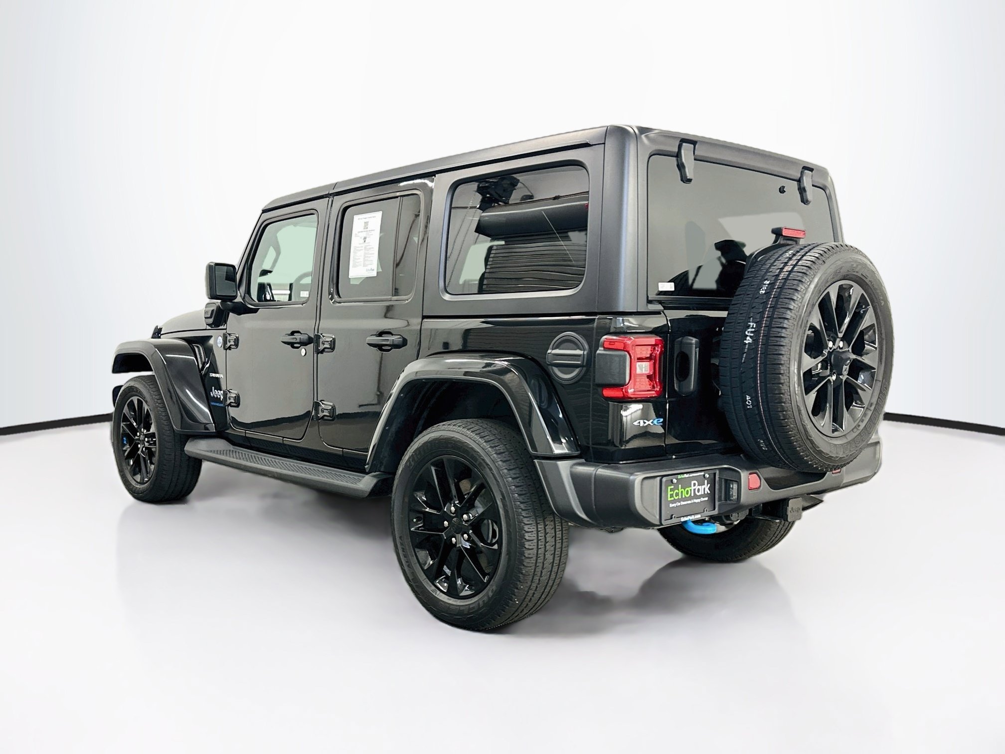 Used 2023 Jeep Wrangler Unlimited Sahara AWD/4WD image 5