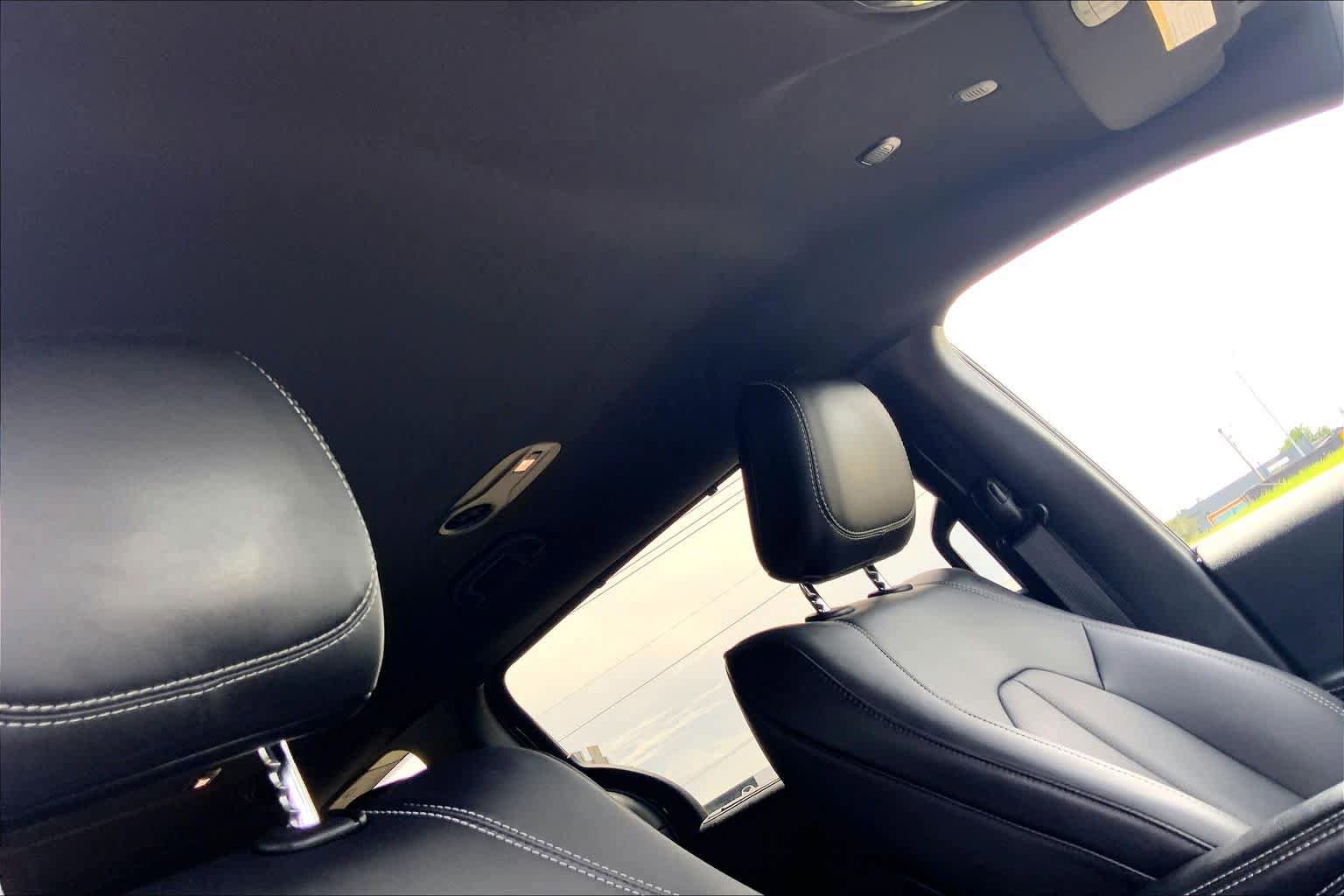 Used 2025 Chrysler Pacifica Select FWD image 13
