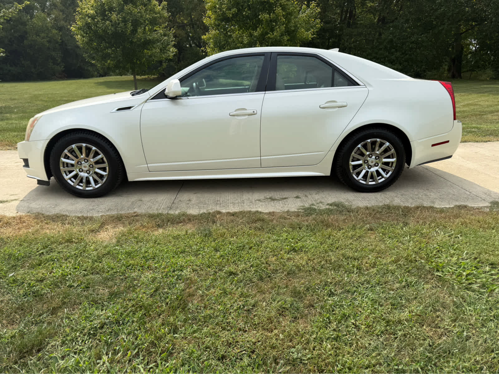 Used 2012 Cadillac CTS Luxury AWD/4WD image 2