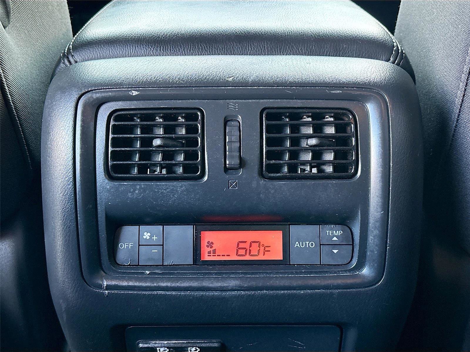 Used 2020 Nissan Pathfinder SV image 25