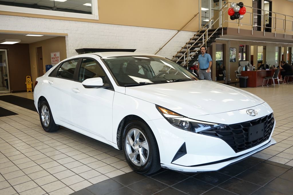 Used 2021 Hyundai Elantra SE FWD image 15