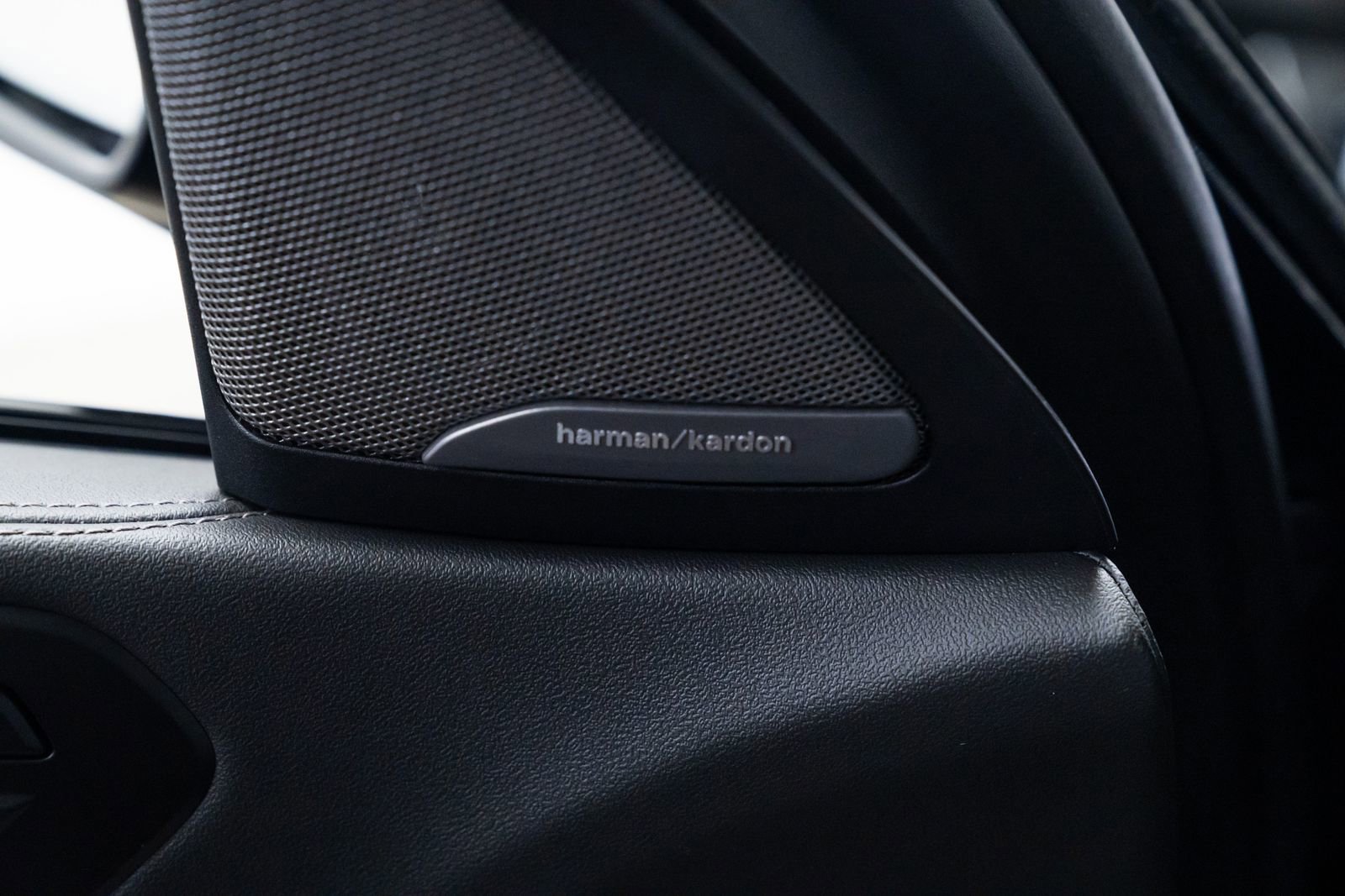 Used 2026 BMW X6 xDrive40i w/ Climate Comfort Package image 15