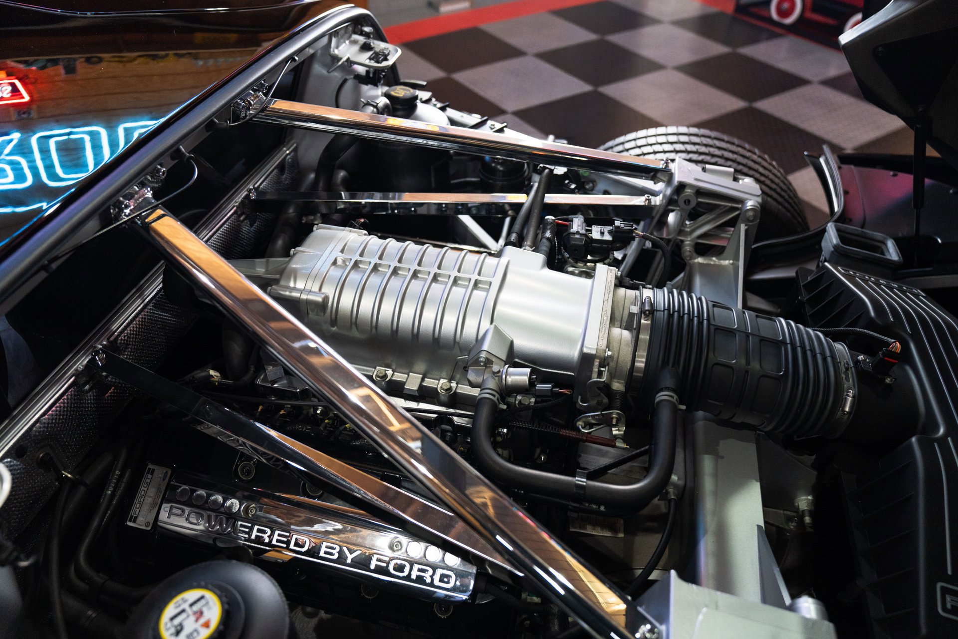 Used 2006 Ford GT RWD image 3