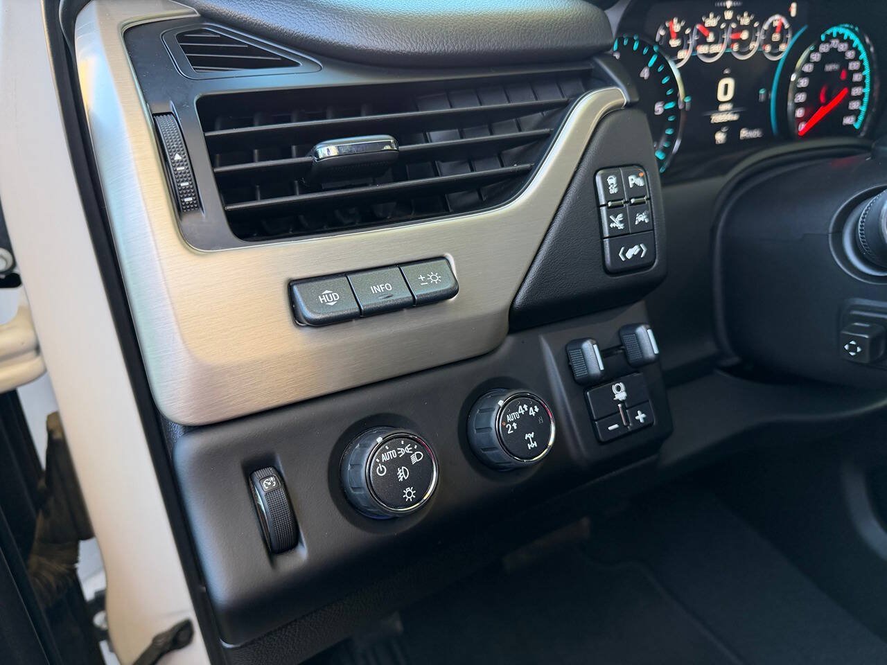 Used 2019 GMC Yukon Denali w/ Denali Ultimate Package AWD/4WD image 12