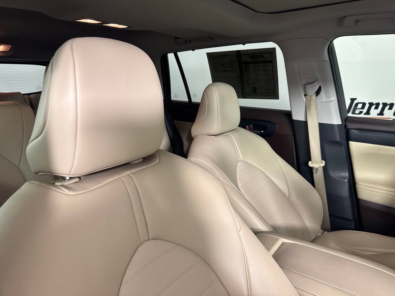 Used 2022 Toyota Highlander XLE FWD image 35