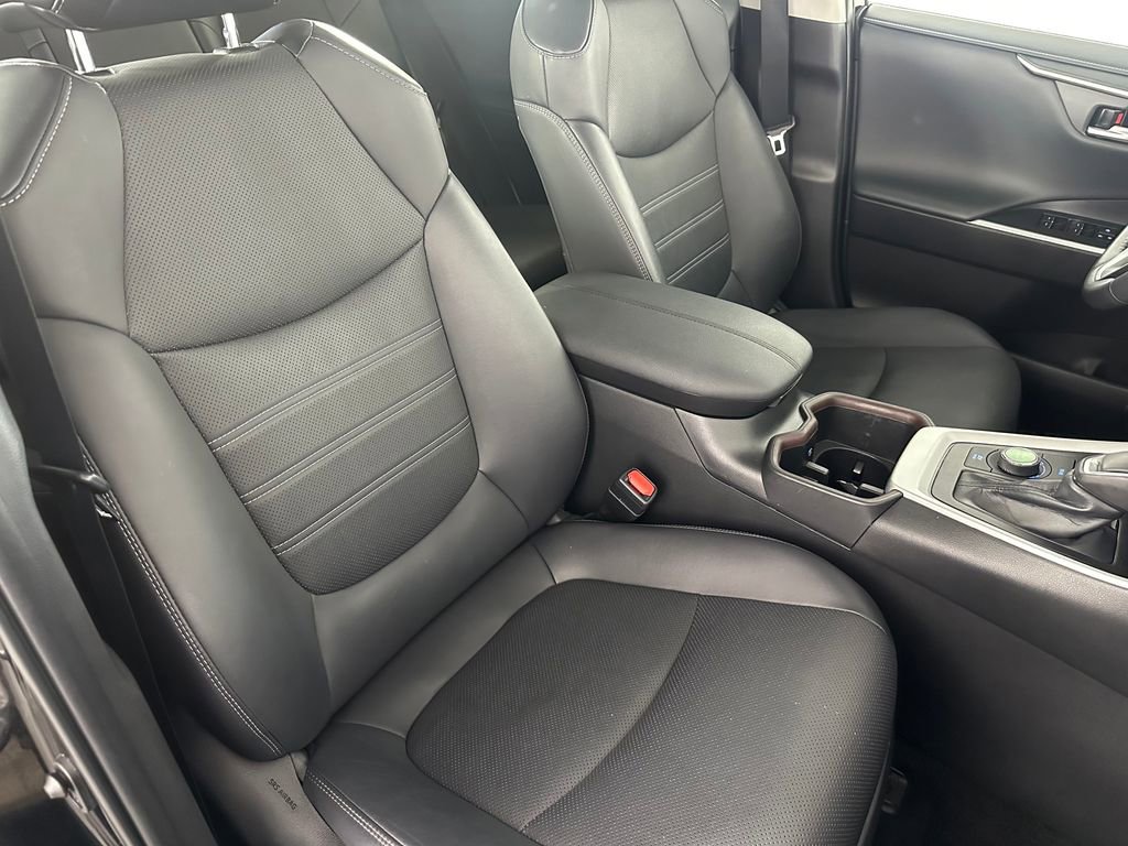 Used 2022 Toyota RAV4 Limited AWD/4WD image 30