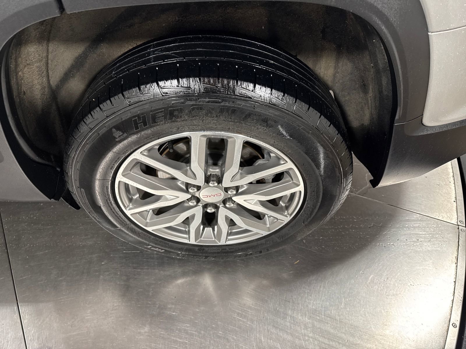 Used 2019 GMC Acadia SLE image 12