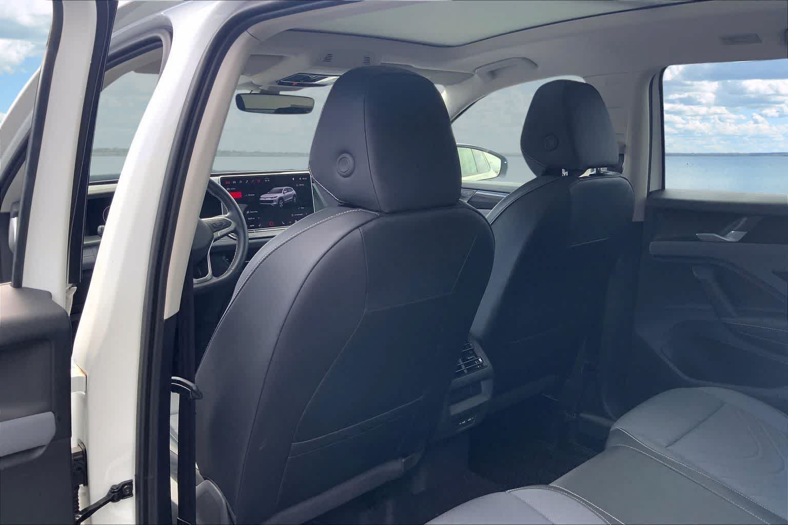 Certified 2026 Volkswagen Tiguan SE FWD image 12