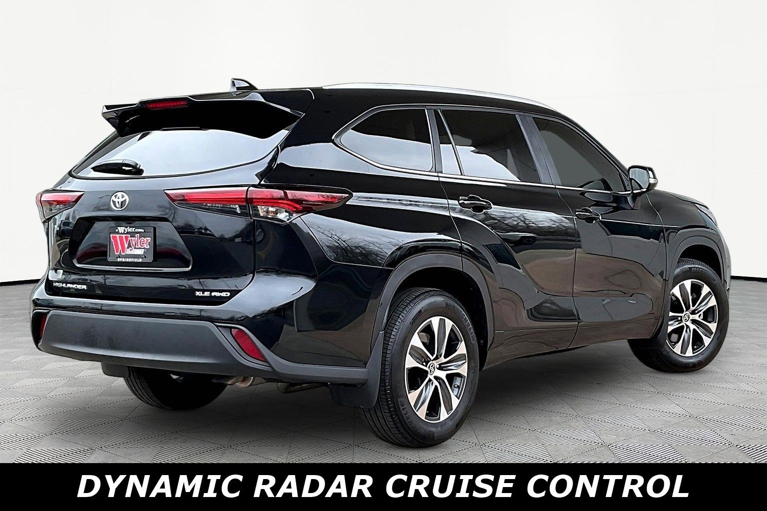 Used 2025 Toyota Highlander XLE image 7