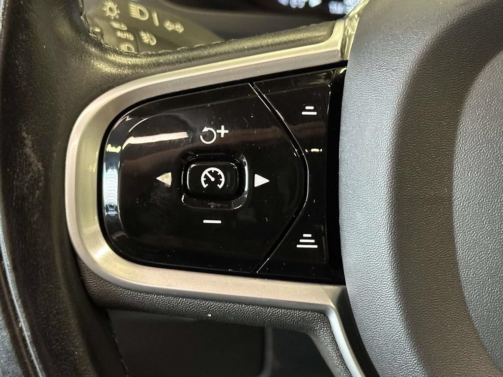 Used 2022 Volvo XC90 T6 Momentum w/ Advanced Package AWD/4WD image 24
