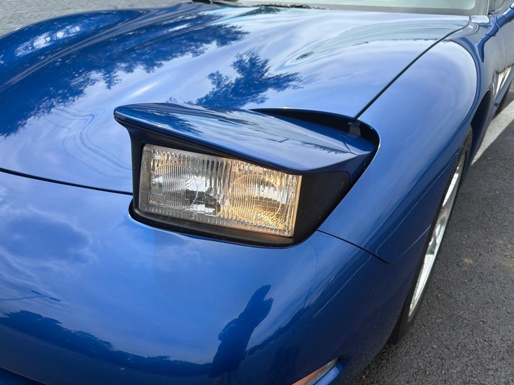 Used 2002 Chevrolet Corvette Coupe w/ Preferred Equipment Group2 RWD image 9