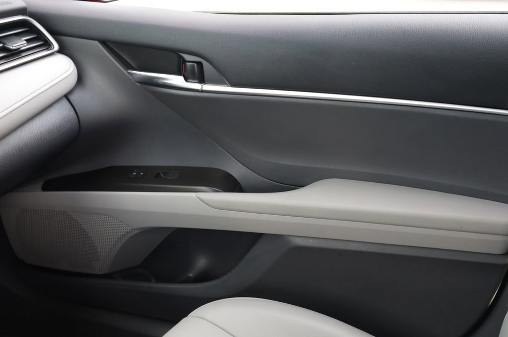 Used 2024 Toyota Camry SE w/ Convenience Package image 12