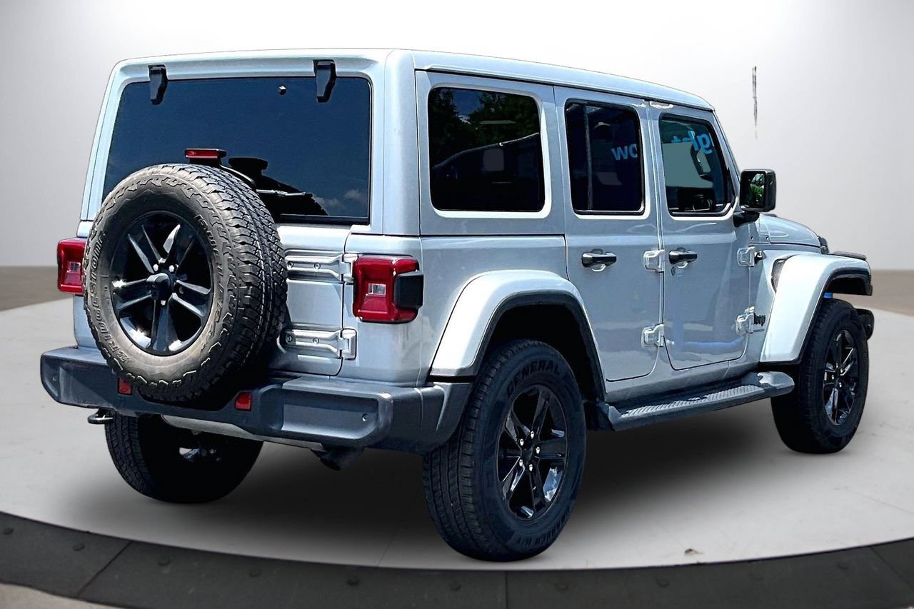 Used 2023 Jeep Wrangler Unlimited Sahara AWD/4WD image 9