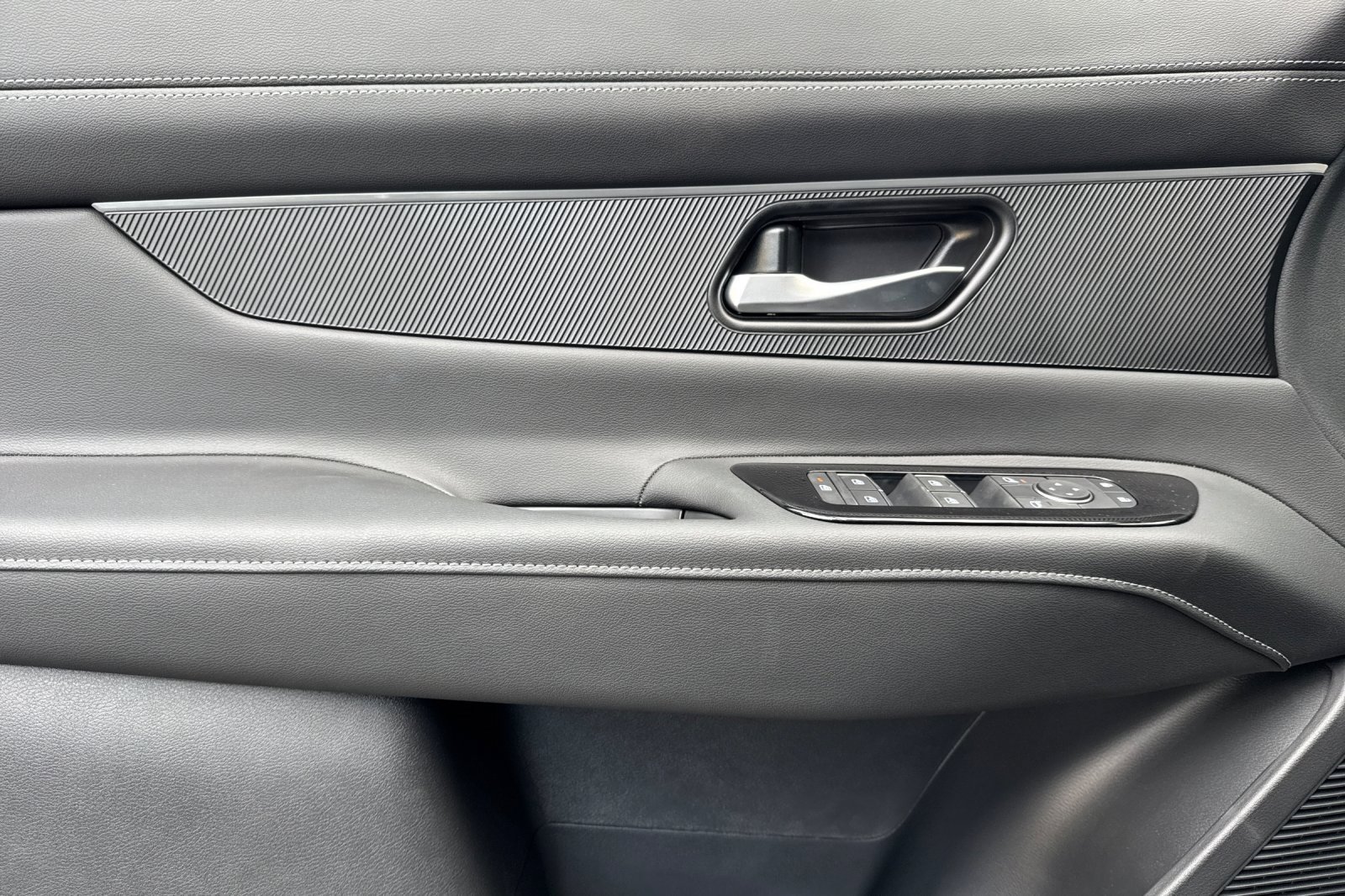 New 2025 Nissan Murano SV w/ Cargo Package image 8