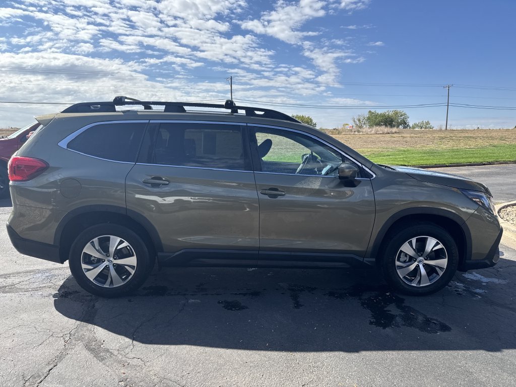 Used 2024 Subaru Ascent Premium w/ Convenience Package AWD/4WD image 3