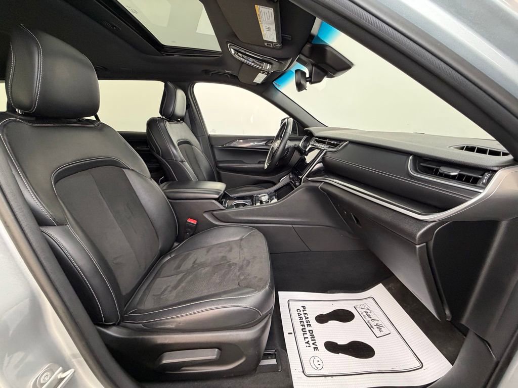 Used 2022 Jeep Grand Cherokee L Laredo AWD/4WD image 11