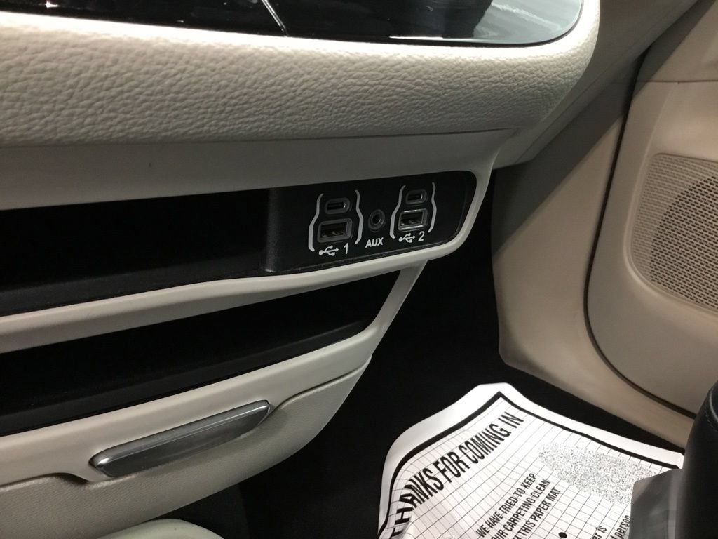 Used 2023 Chrysler Pacifica Touring-L AWD/4WD image 30