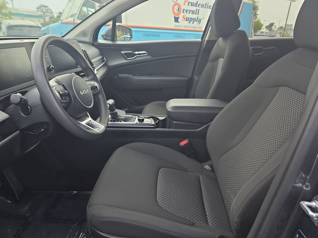 Used 2025 Kia Sportage LX FWD image 9