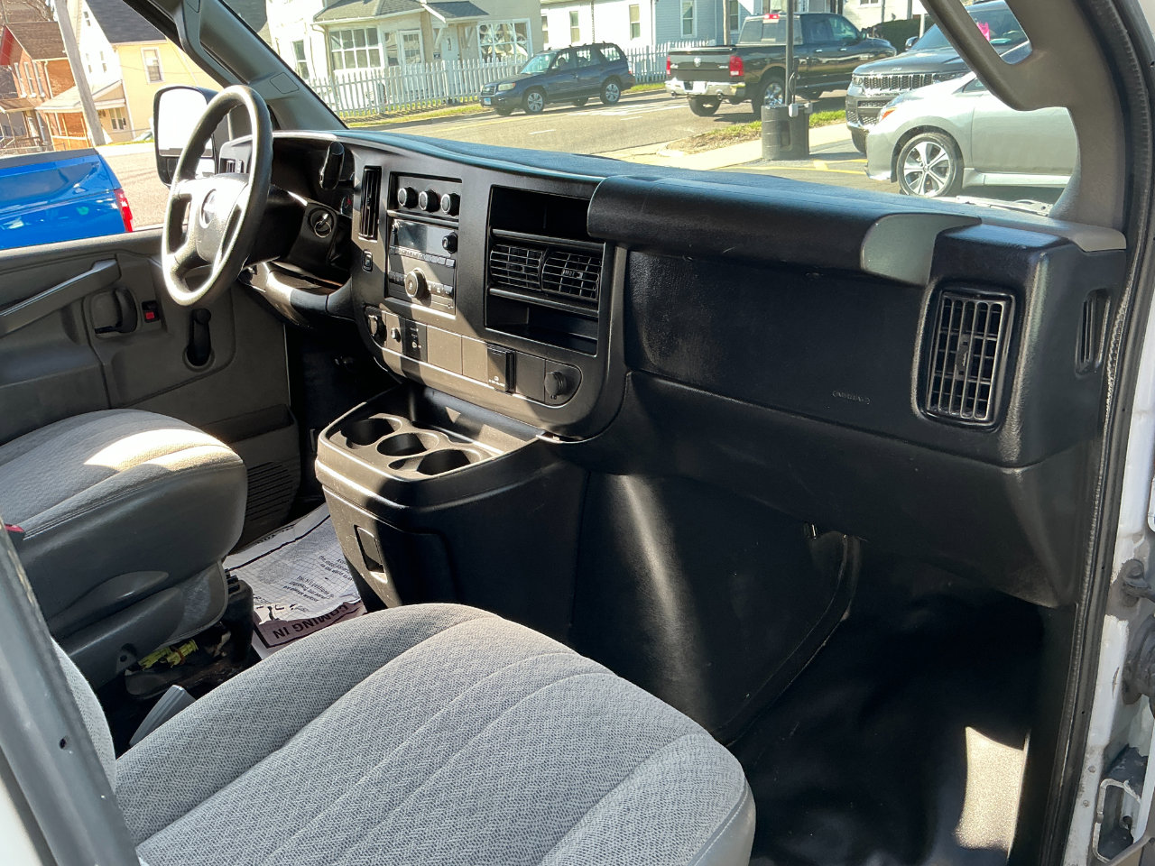 Used 2017 GMC Savana 2500 Extended image 15