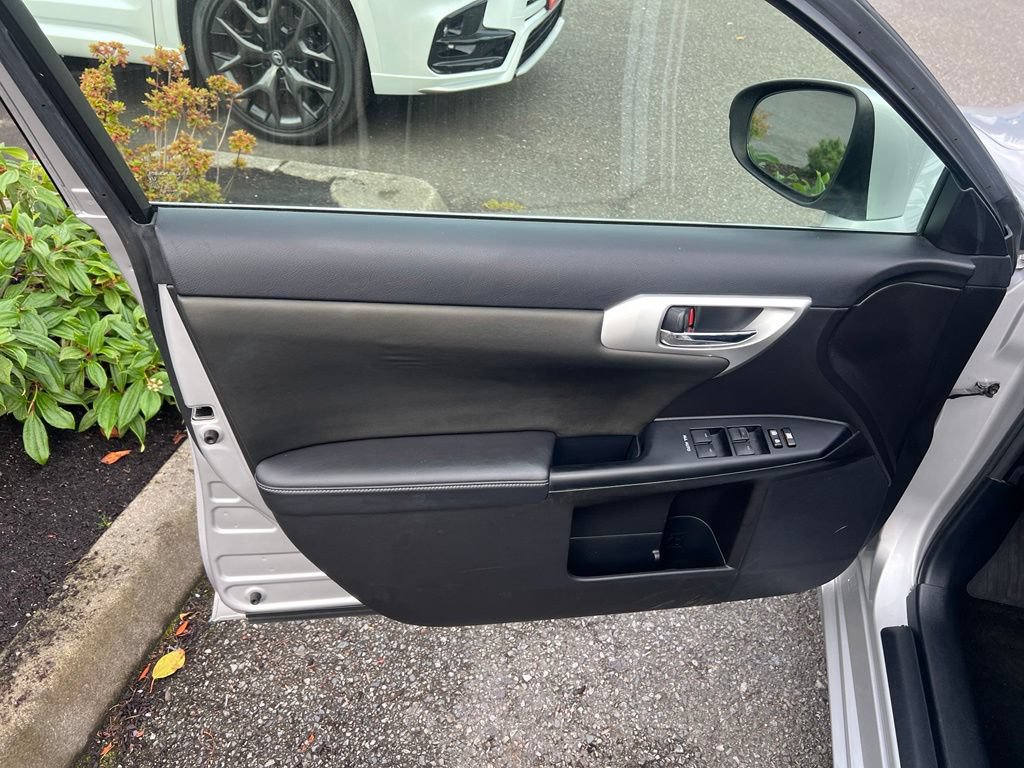 Used 2012 Lexus CT 200h Premium w/ Premium Audio Pkg FWD image 11