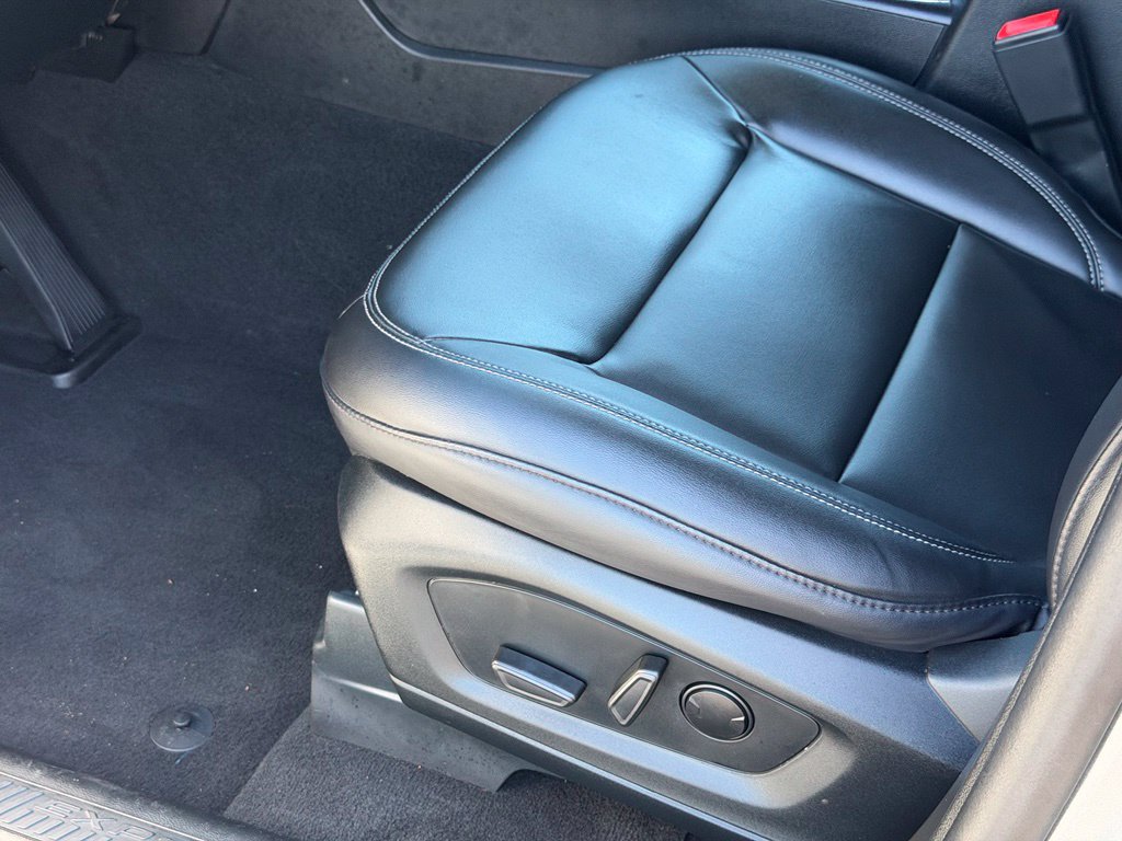 Used 2023 Ford Explorer XLT w/ Equipment Group 202A RWD image 20