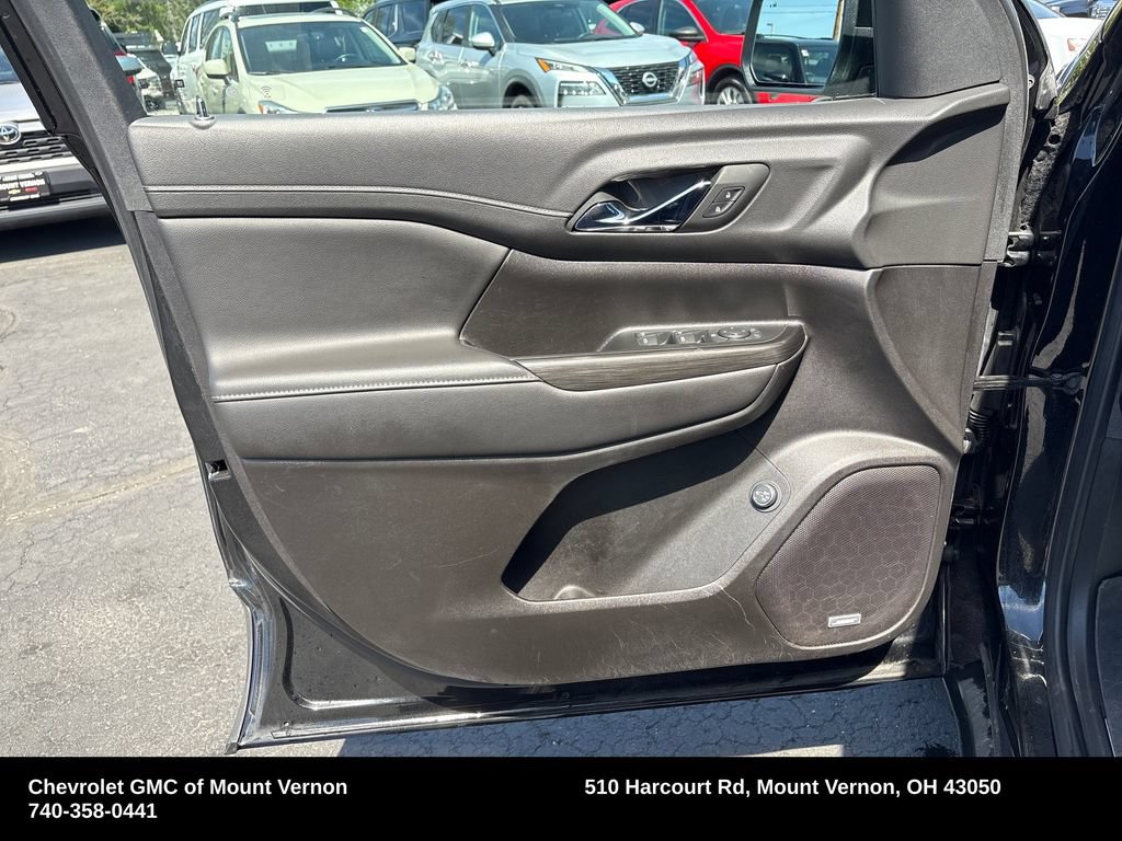 Used 2023 GMC Acadia SLT w/ LPO, Floor Liner Package AWD/4WD image 18