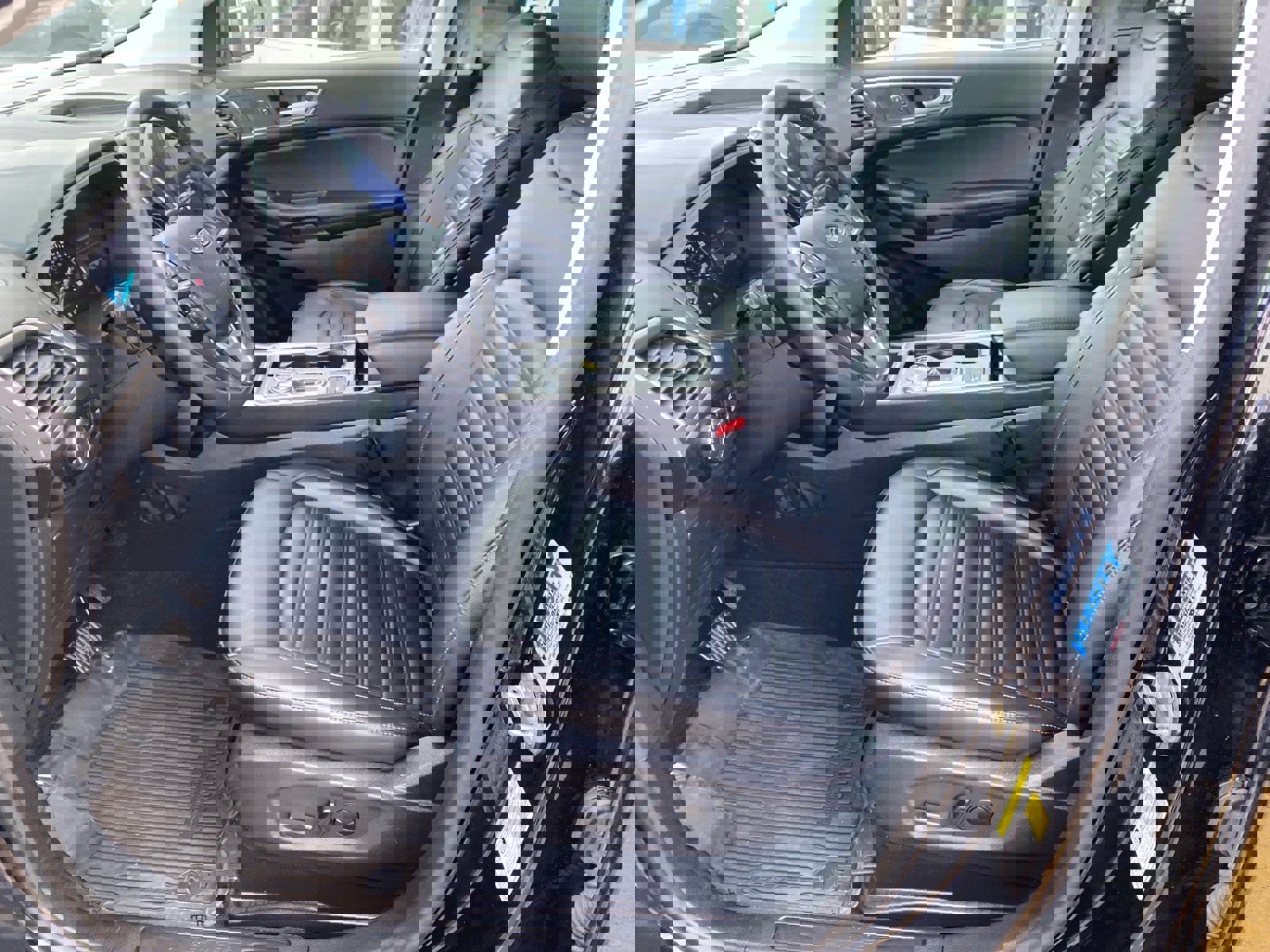 Used 2024 Ford Edge SEL w/ Convenience Package image 9