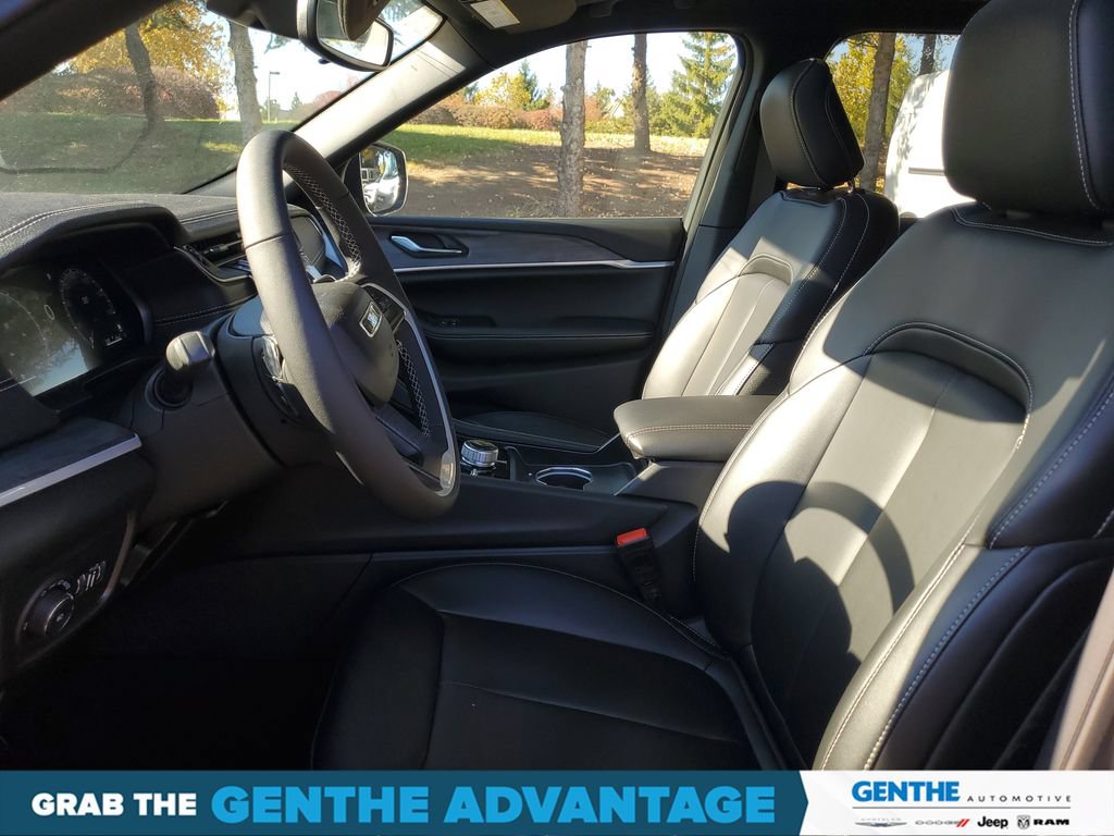 Certified 2024 Jeep Grand Cherokee Limited AWD/4WD image 8