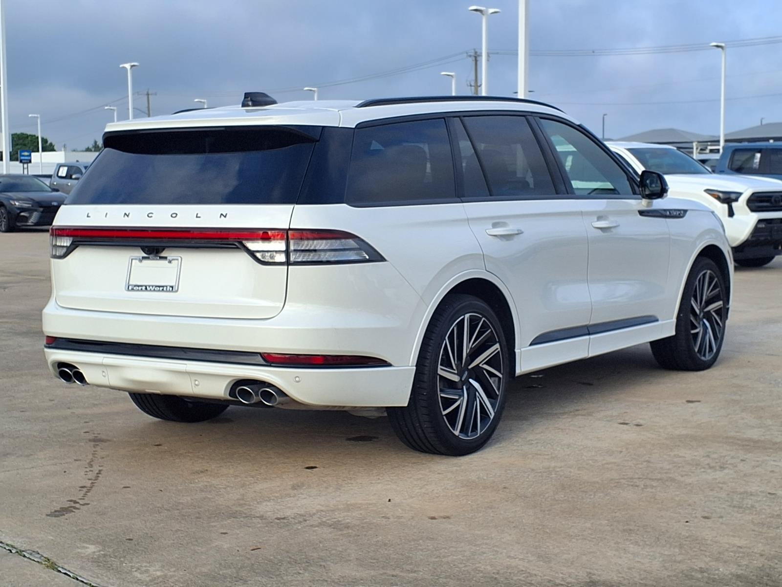 Used 2025 Lincoln Aviator Black Label w/ Jet Appearance Package AWD/4WD image 9